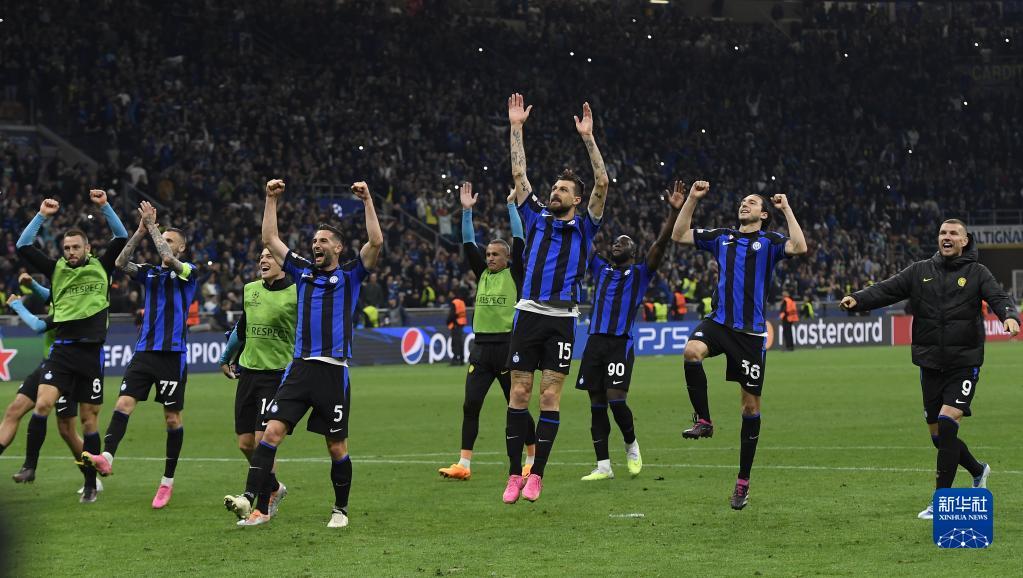 绿帽哥：曼联高层将约谈梅努，认为其哥哥损害他的转会价值（曼联高层将与梅努面谈，认为其哥哥的举动影响了其转会身价）