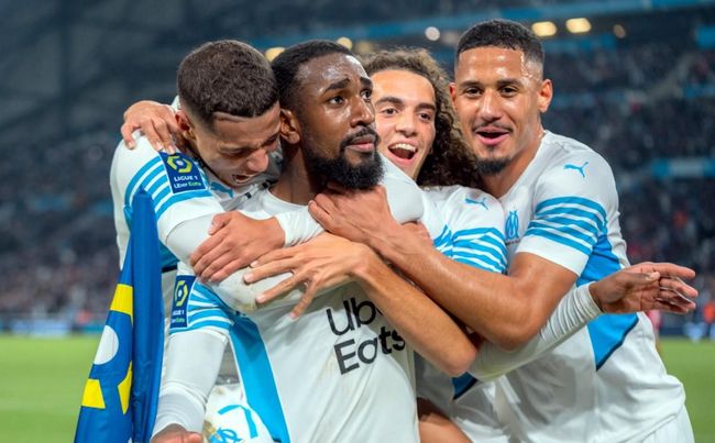 阿斯：巴萨和拜仁都有意桑托斯后卫索萨，后者被誉为新马塞洛（阿斯报：巴萨与拜仁有意桑托斯后卫索萨，后者被称为新马塞洛）