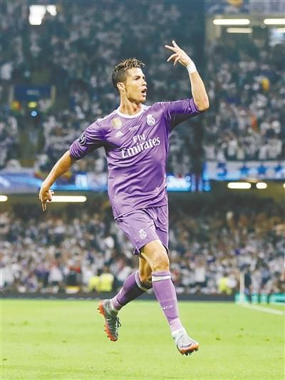 客战多特蒙德贡献帽子戏法+绝平，昂达夫当选全场最佳球员（客场对多特戴帽并读秒绝平，昂达夫荣膺全场最佳）