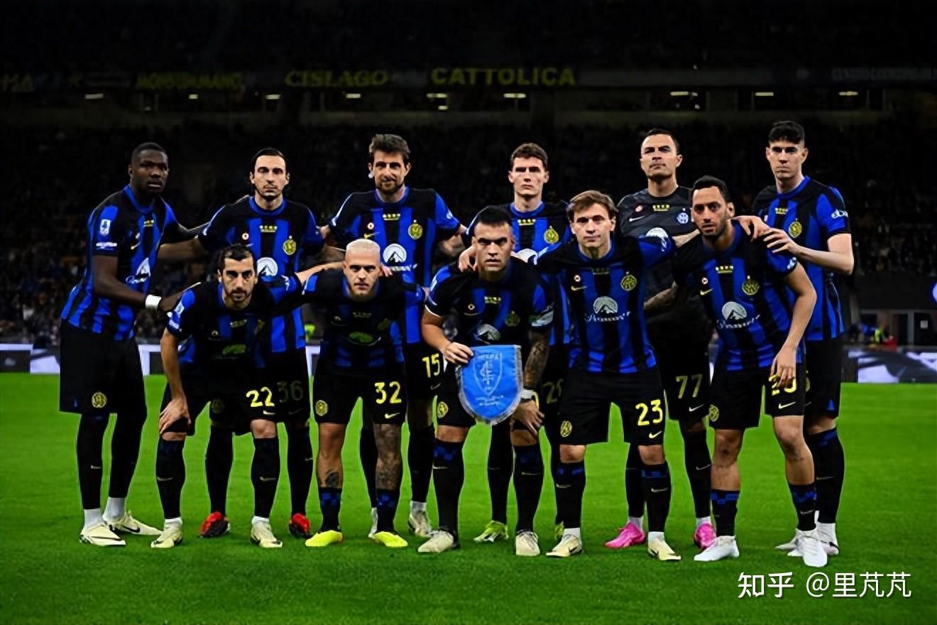 逆袭称王，苏超泰州队获2025微博竞燃之夜年度全民闪耀运动队（苏超泰州队逆风封王，荣膺2025微博竞燃之夜年度全民闪耀运动队）