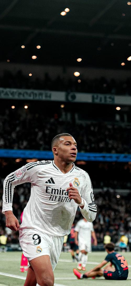 媒体人：今天于汉超将前往教练员培训班报到（媒体人透露：于汉超今日赴教练员培训班报到）