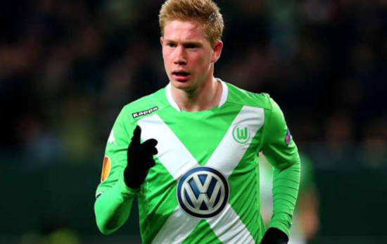 自杀事件后两年，贝卡-贝卡重回赛场并再度取得进球（自杀风波过去两年，贝卡-贝卡重返赛场再度破门）