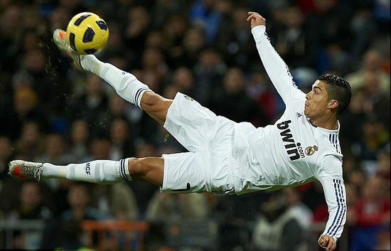 足球欧冠淘汰赛对阵激烈，主帅直言无弱旅（欧冠淘汰赛对决白热化，主帅坦言不存在弱旅）