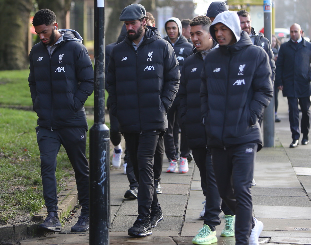 新疆下赛季算是废了！无控卫串联，外援无强解点，刘炜与助教争执（新疆下赛季悬了：无控卫串联、外援缺强点，刘炜与助教起争执）