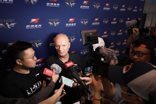 47岁王励勤被委以重任，级别已超过刘国梁，妻子也低调“退隐”（47岁王励勤升任要职，级别已超刘国梁，妻子低调退居幕后）